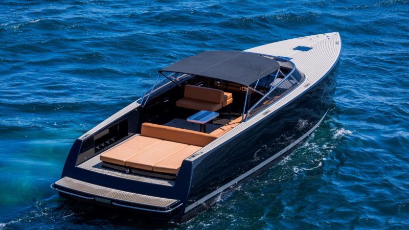 Stern of Van Dutch 40 Perla - Yacht in Ibiza