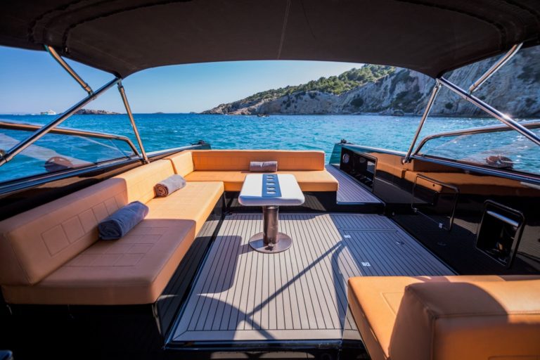 Cockpit of Van Dutch 40 Perla - Yacht in Ibiza