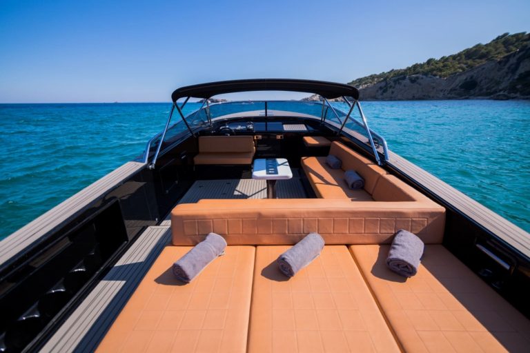 Sundeck of Van Dutch 40 Perla - Yacht in Ibiza