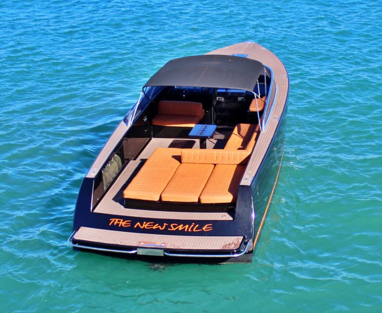 Stern of Van Dutch 40 The new smile - Yacht in Ibiza