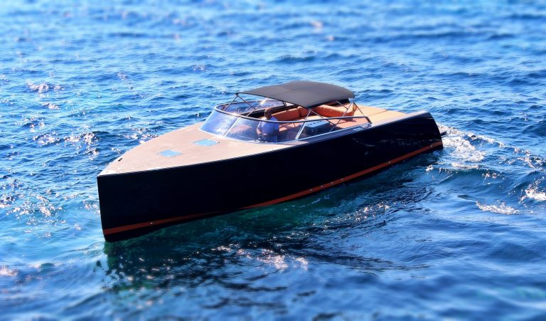 Bow of Van Dutch 40 The new smile - Yacht in Ibiza