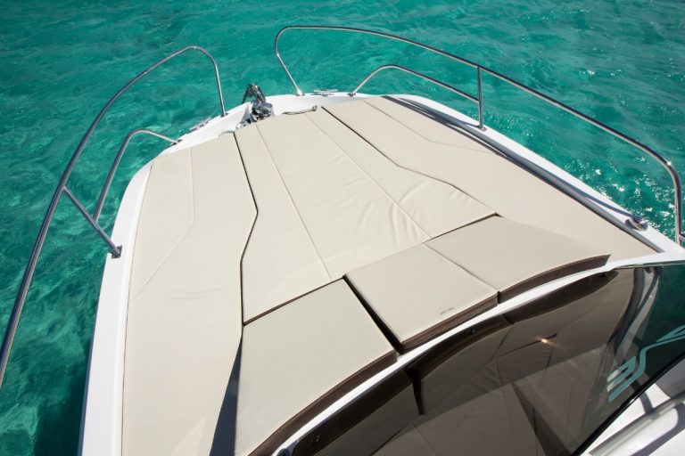 Bow sundeck of Beneteau Flyer 7.7 Just feel it - Motorboat in Ibiza