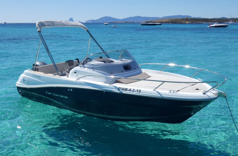 Starboard view of Jeanneau Cap Camarat 6,5 In love - Motorboat in Ibiza