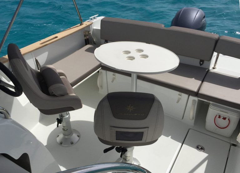 Stern table of Jeanneau Cap Camarat 6,5 In love - Motorboat in Ibiza