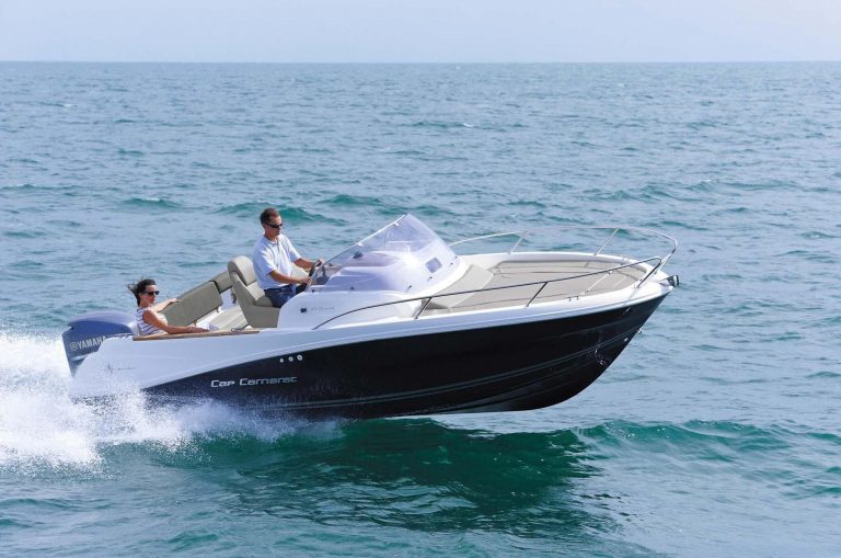 Sailing of Jeanneau Cap Camarat 6,5 In love - Motorboat in Ibiza