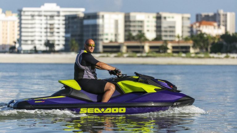 Starboard view 2 of Sea Doo RXT300 - Jet-ski in Ibiza