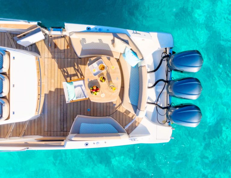 Stern table of Sessa Marine Key Largo 36 Lío - Motorboat in Ibiza