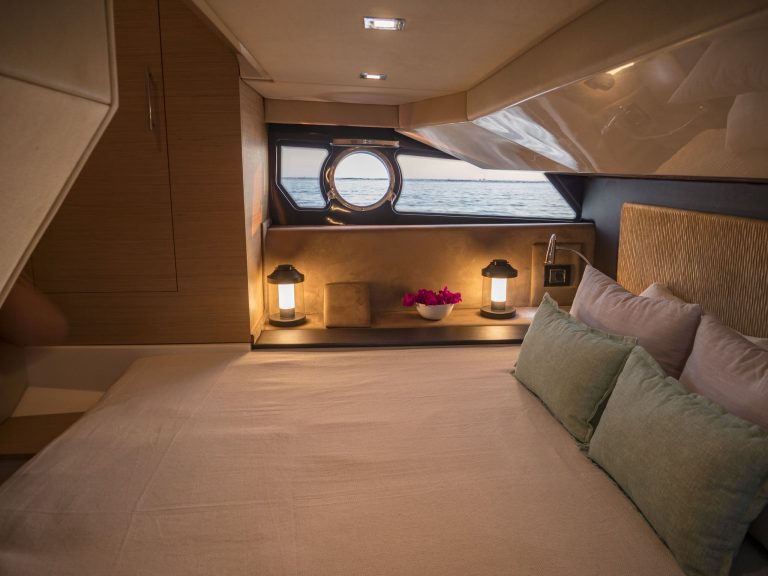 Cabin of Sessa Marine Key Largo 36 Lío - Motorboat in Ibiza