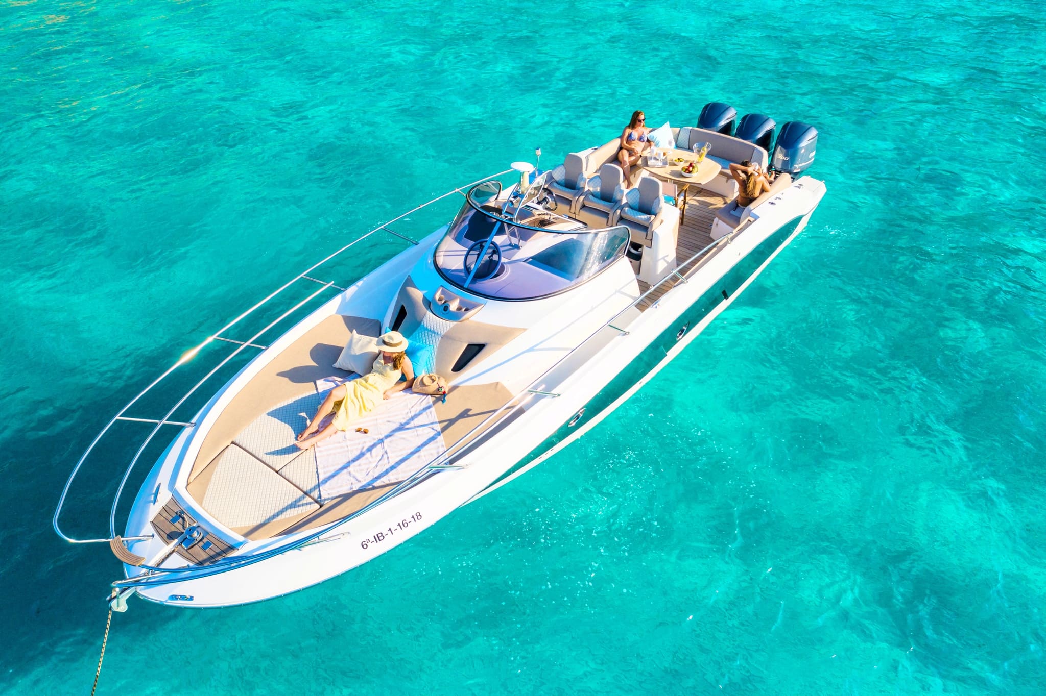 Bow sundeck of Sessa Marine Key Largo 36 Lío - Motorboat in Ibiza