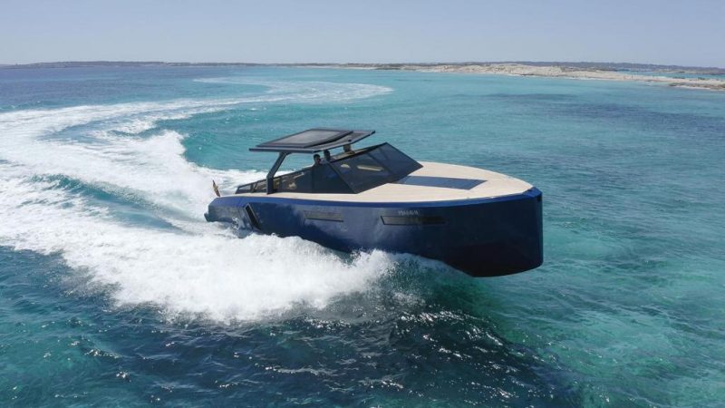 Sailing 2 of Evo R4 Neve - Yacht in Ibiza