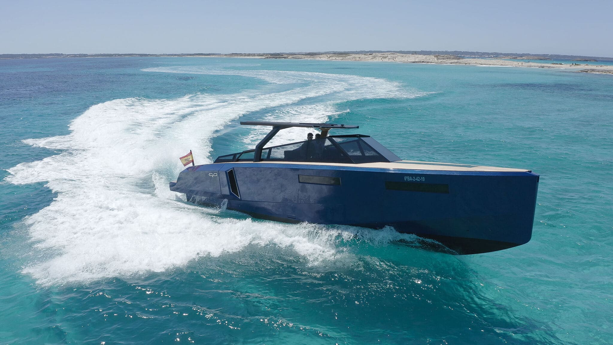 Starboard view of Evo R4 Neve - Yacht in Ibiza