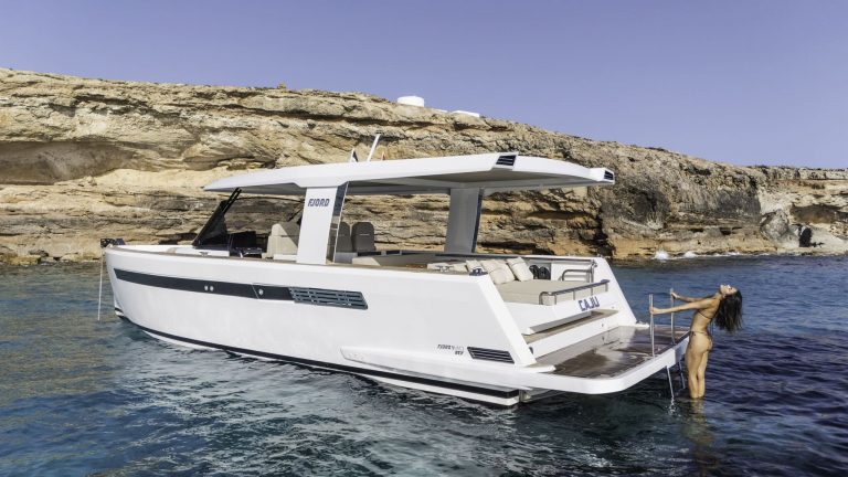 Port view of Fjord 40 Cajú - Yacht in Ibiza