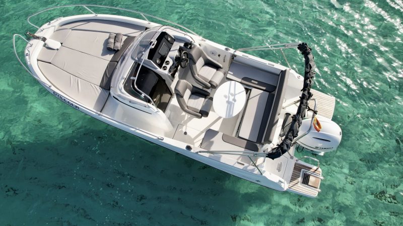 Deck of Jeanneau Cap Camarat 6,5 Bela - Motorboat in Ibiza