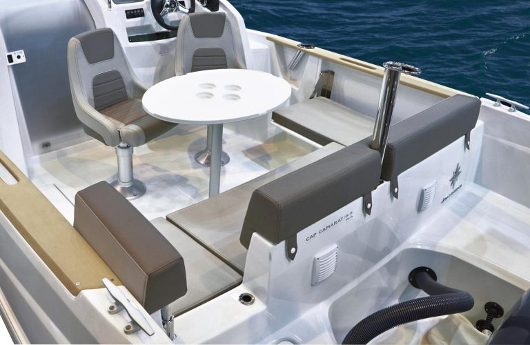 Stern table of Jeanneau Cap Camarat 6,5 Bela - Motorboat in Ibiza