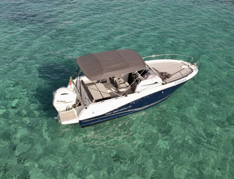 Starboard view of Jeanneau Cap Camarat 6,5 Bela - Motorboat in Ibiza