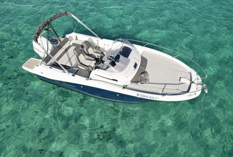 Bow sundeck of Jeanneau Cap Camarat 6,5 Bela - Motorboat in Ibiza