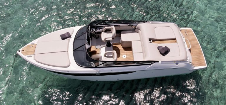 Port view of Cranchi E26 Fun der Hagen - Motorboat in Ibiza