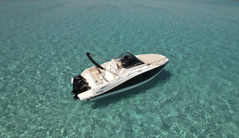 Stern of Quicksilver Activ 875 Sundeck Luz - Motorboat in Ibiza