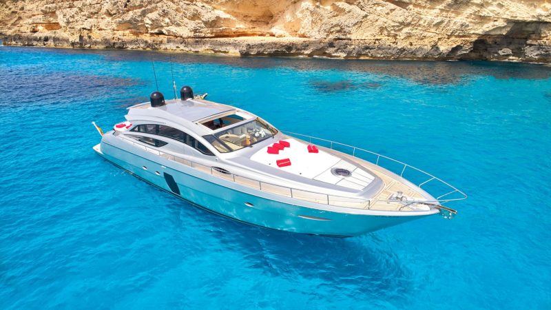 Bow sundeck of Pershing 72 Legendary - Yacht in Ibiza