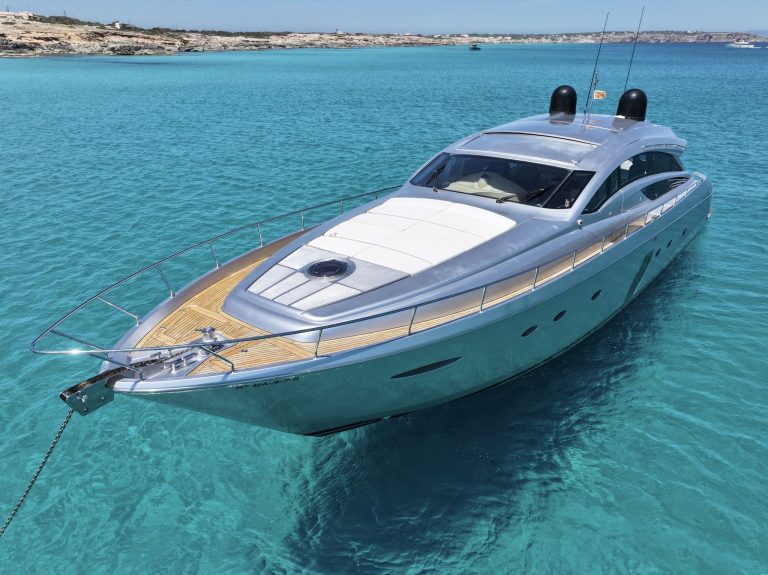 Bow sundeck of Pershing 72 Legendary - Yacht in Ibiza