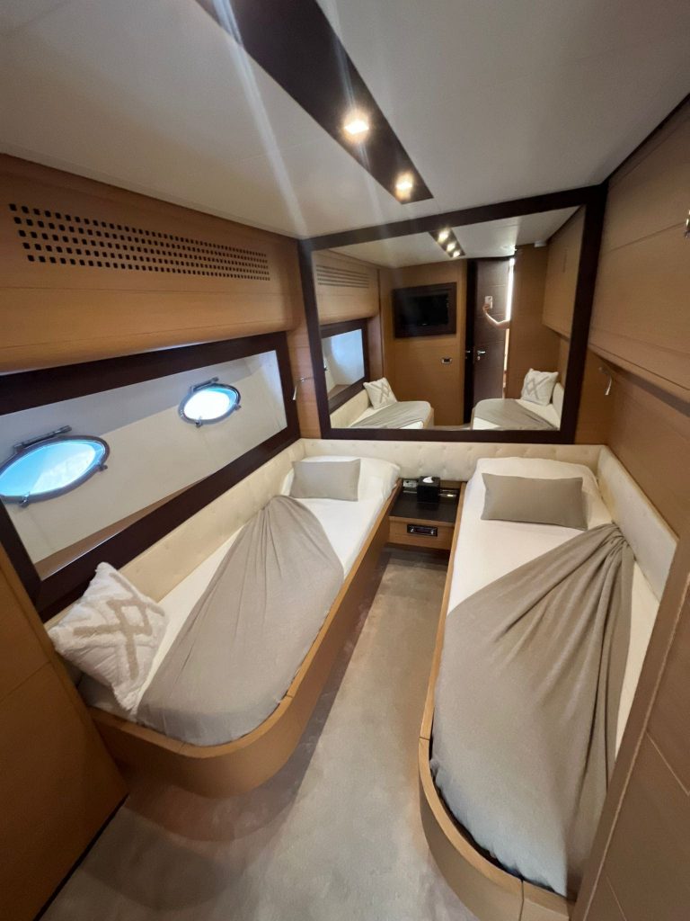 Cabin of Pershing 72 Legendary - Yacht in Ibiza