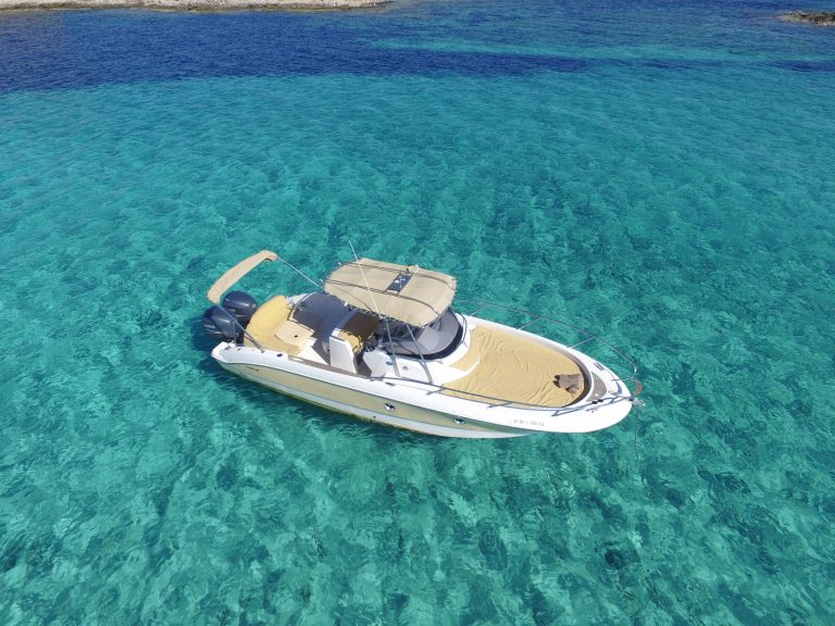 Sundeck of Sessa Marine Key Largo 30 GOA5 - Motorboat in Ibiza