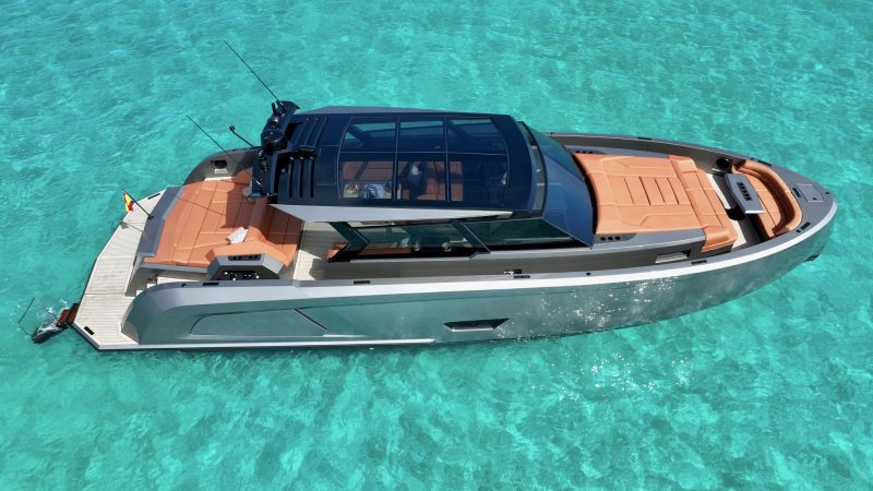 Starboard view of Vanquish VQ58 Mi Paraíso - Yacht in Ibiza