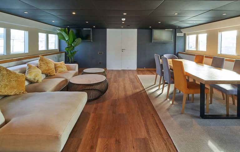 Lounge 4 of Explorer 92 Boramar - Event boat in Ibiza