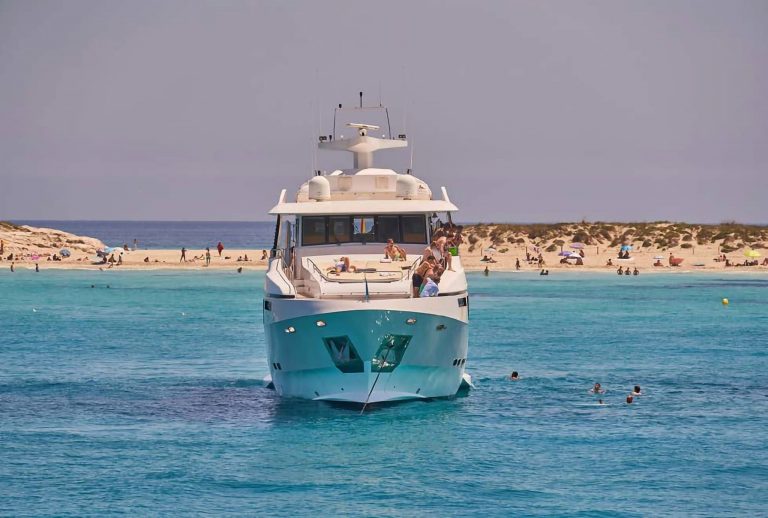 Bow of Explorer 92 Boramar - Event boat in Ibiza