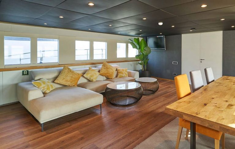 Lounge of Explorer 92 Boramar - Event boat in Ibiza