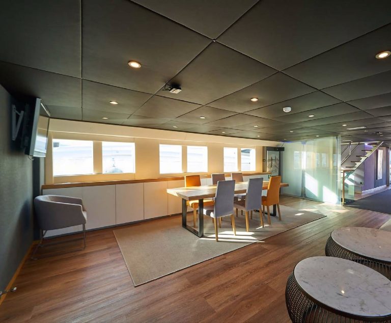 Lounge 2 of Explorer 92 Boramar - Event boat in Ibiza