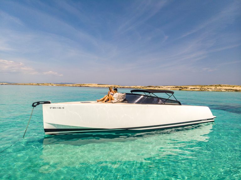 Port view of Van Dutch 40 Good vibes - Yacht in Ibiza