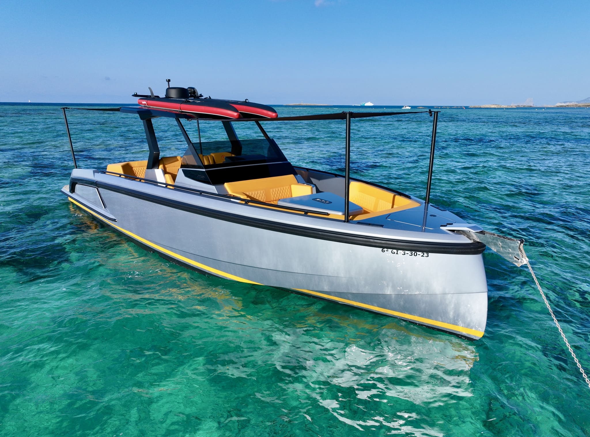 Bow sundeck of Vanquish VQ40 No tomorrow - Yacht in Ibiza