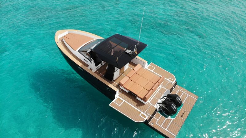 Stern of Fiart Seawalker 35 Martone - Yacht in Ibiza