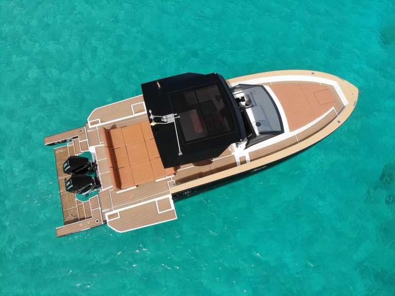 Starboard view of Fiart Seawalker 35 Martone - Yacht in Ibiza