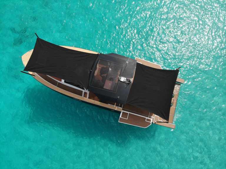 Shade of Fiart Seawalker 35 Martone - Yacht in Ibiza