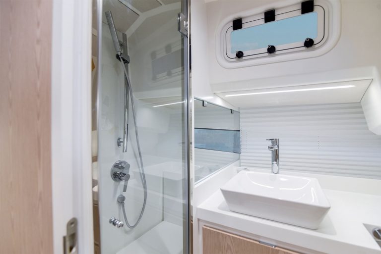 Bathroom of Fiart Seawalker 35 Martone - Yacht in Ibiza