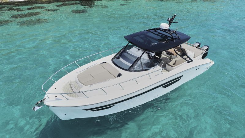 Bow sundeck of Oryx 38 Santa Cruz - Motorboat in Ibiza