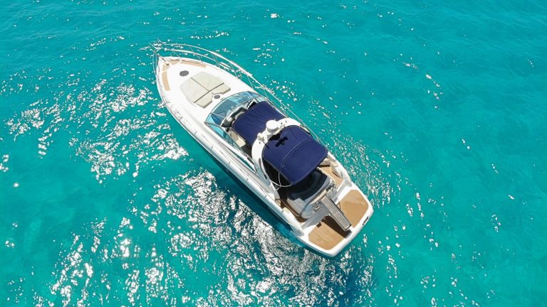 Stern of Cranchi 43 Bayswater - Motorboat in Ibiza