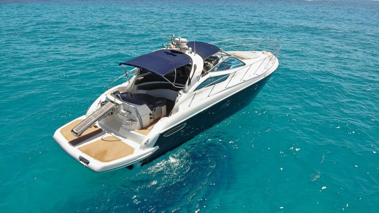 Starboard view of Cranchi 43 Bayswater - Motorboat in Ibiza