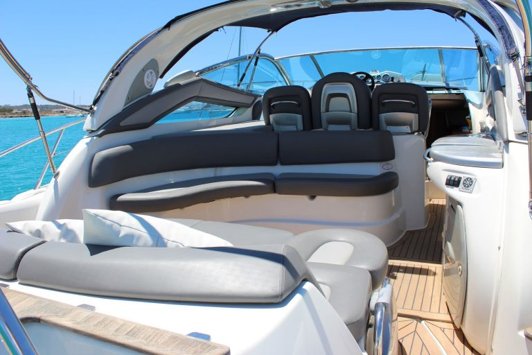 Cockpit of Cranchi 43 Bayswater - Motorboat in Ibiza