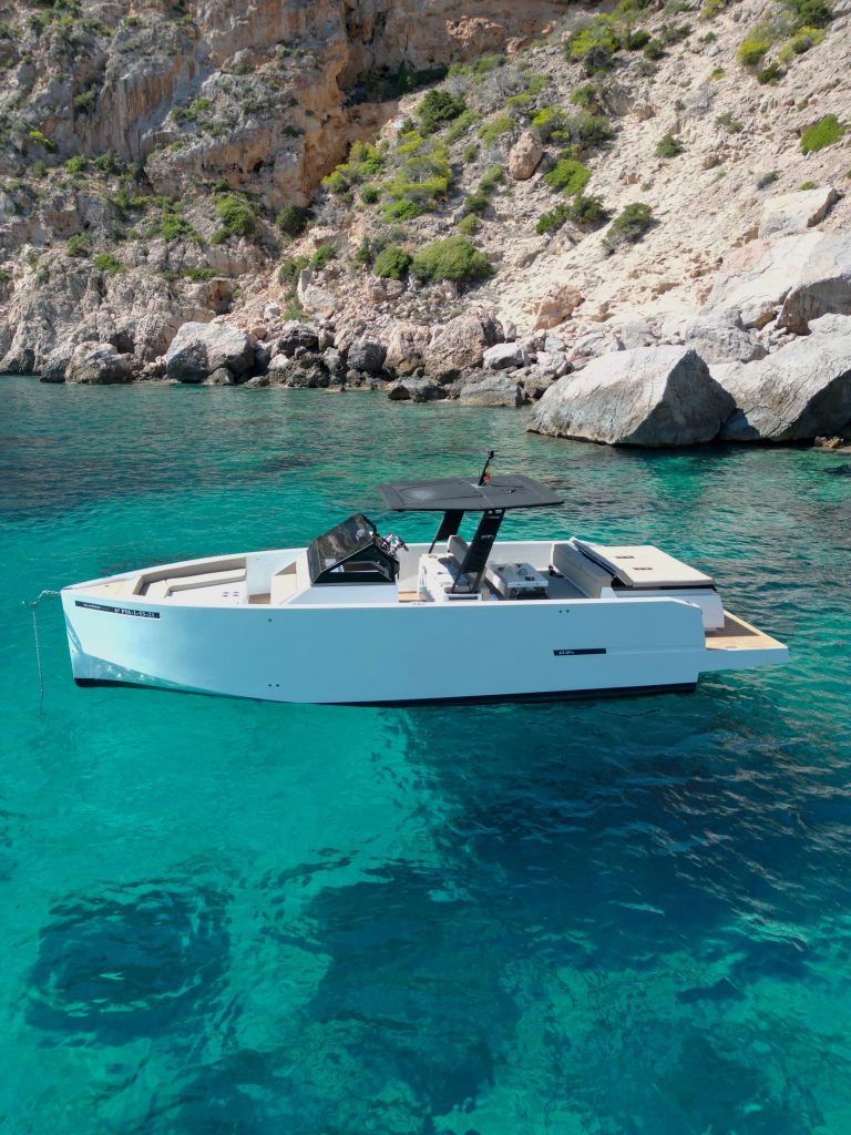 Port view 2 of De Antonio D34 Gogga - Yacht in Ibiza