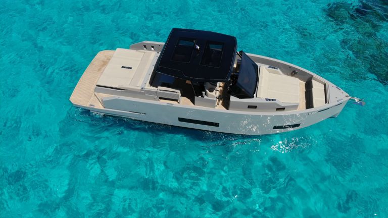 Starboard view of De Antonio D42 Bambino - Yacht in Ibiza