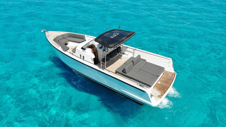 Port view of Fjord 36 Squirtle - Yacht in Ibiza