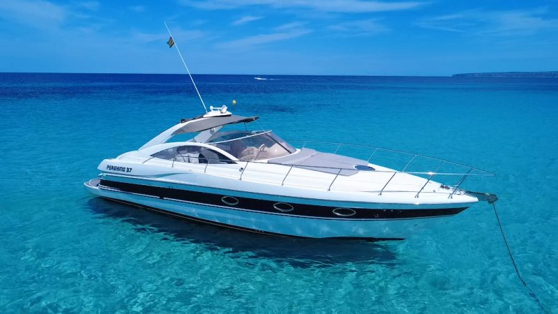 Starboard view of Pershing 37 Tanit - Yacht in Ibiza