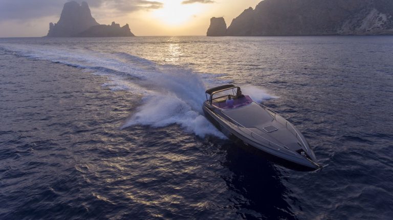 Bow of Tullio Abbate 42 Be - Yacht in Ibiza