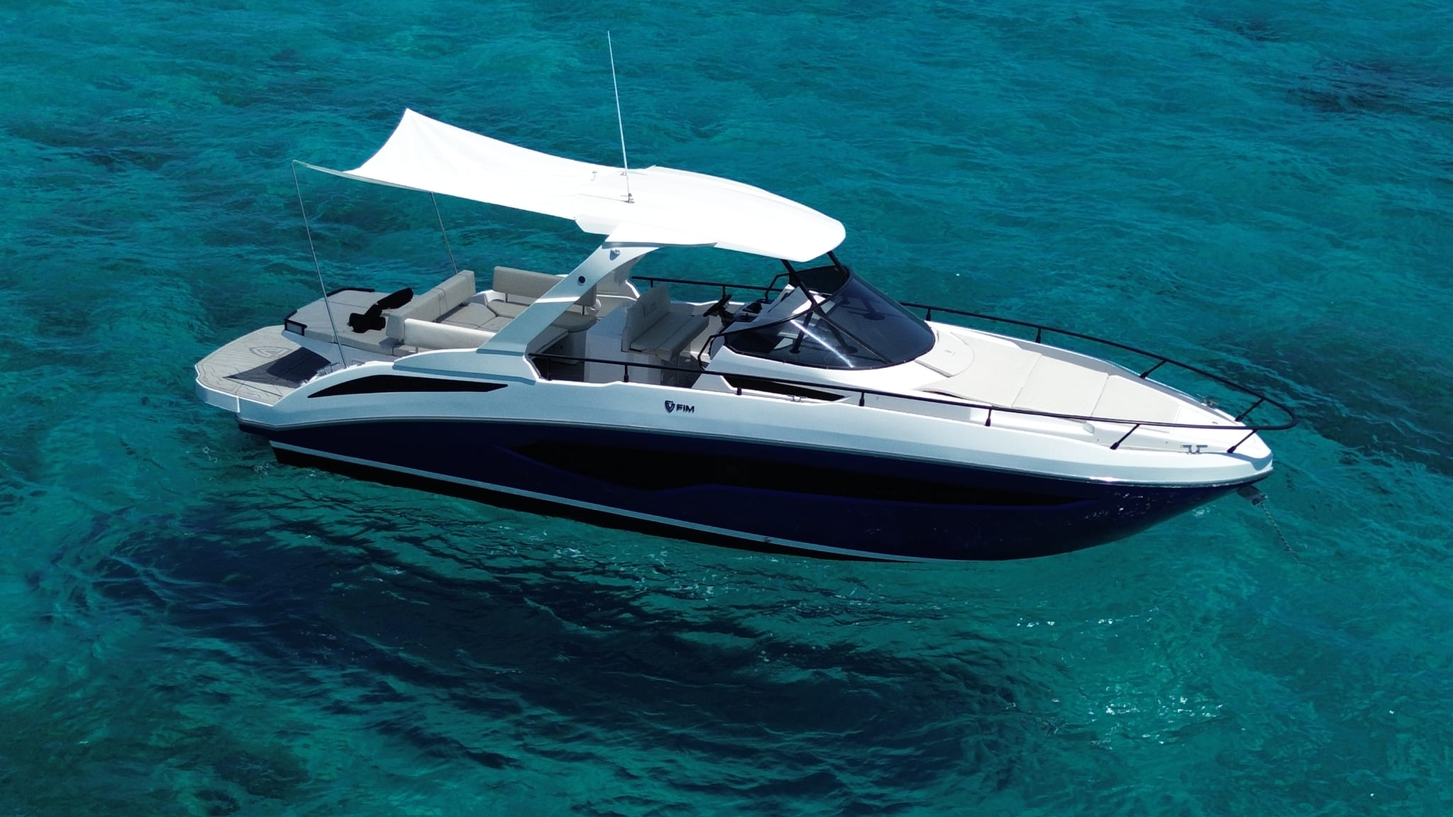 Port view of Fim 340 Regina Pura vida - Yacht in Ibiza