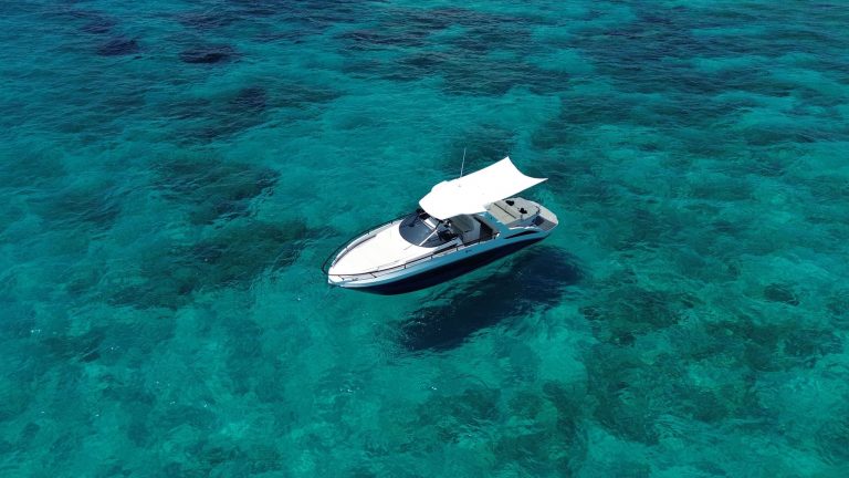 Port view of Fim 340 Regina Pura vida - Yacht in Ibiza