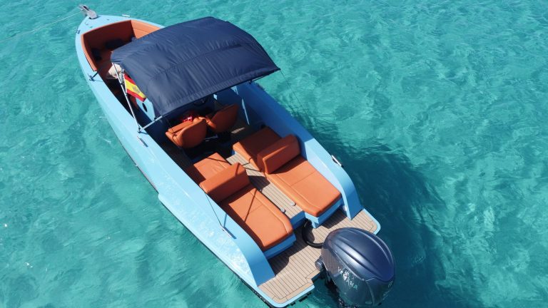 Stern of Salut 29 Iceman - Motorboat in Ibiza