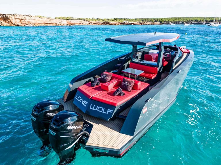Stern of Salut 38 Lone wolf - Yacht in Ibiza